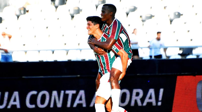 Germán Cano e Jhon Arias comemorando gol do Fluminense