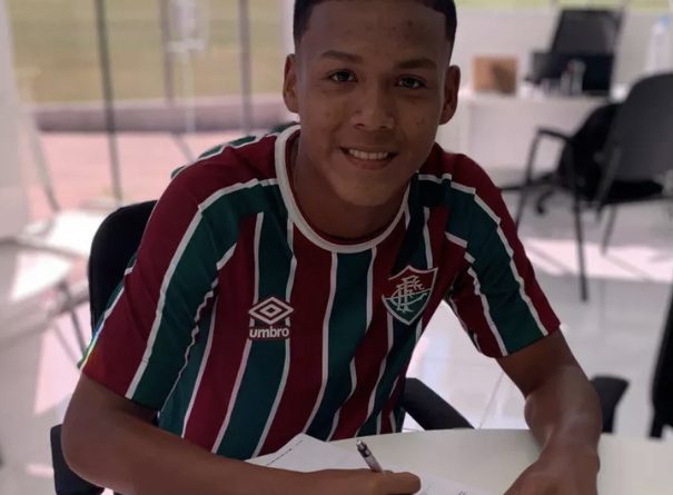 Lateral assina novo vínculo com o Fluminense ( Foto:Divulgação)