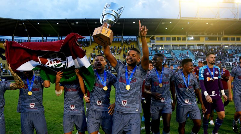 Equipe do Fluminense com o título da Taça Guanabara