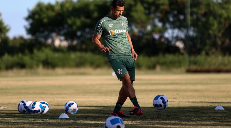 Fred treinando com bola no CTCC