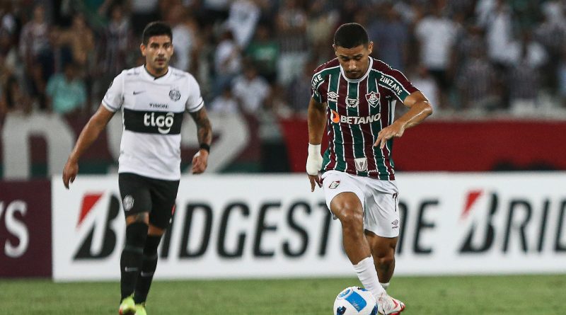 André atuando contra o Olimpia