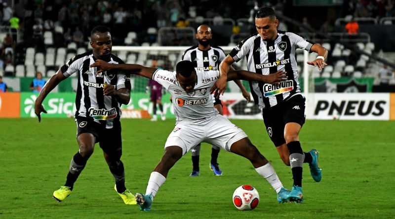 Arias decidiu e Flu bateu o Botafogo na ida da semifinal do Carioca