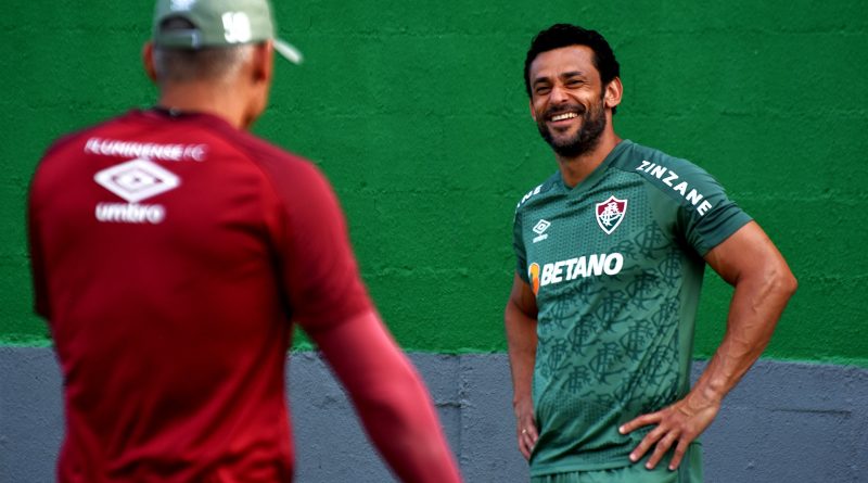 Fred sorrindo no treino no CTCC