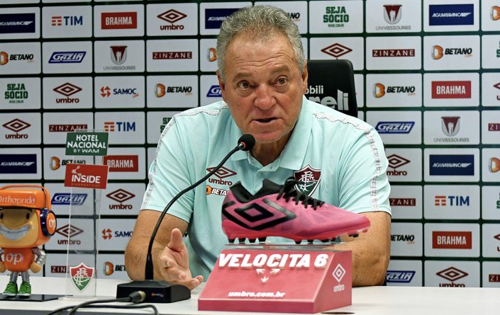 Abel falando após vitória no clássico