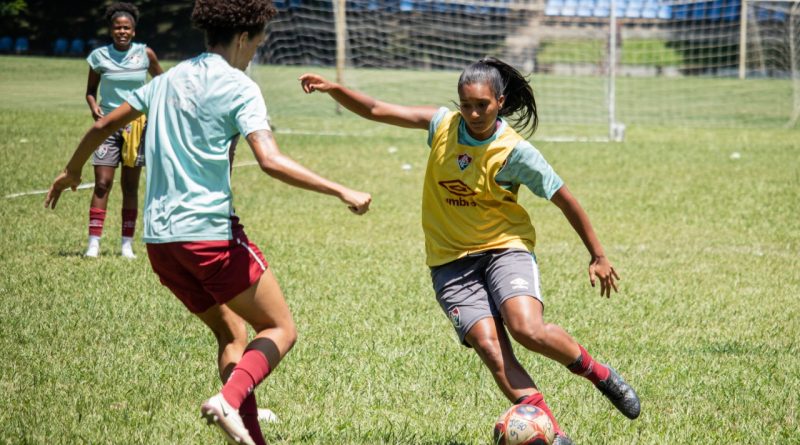 Bia Cardoso comenta sua trajetória no futebol em entrevista ao site do Fluminense