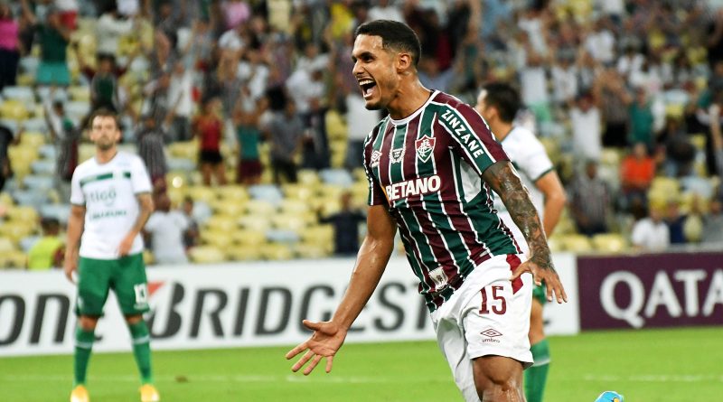 Cris Silva comemorando seu primeiro gol pelo Flu