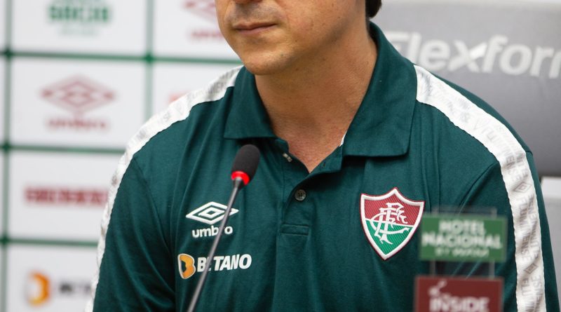 Fernando Diniz em entrevista coletiva no CT Carlos Castilho