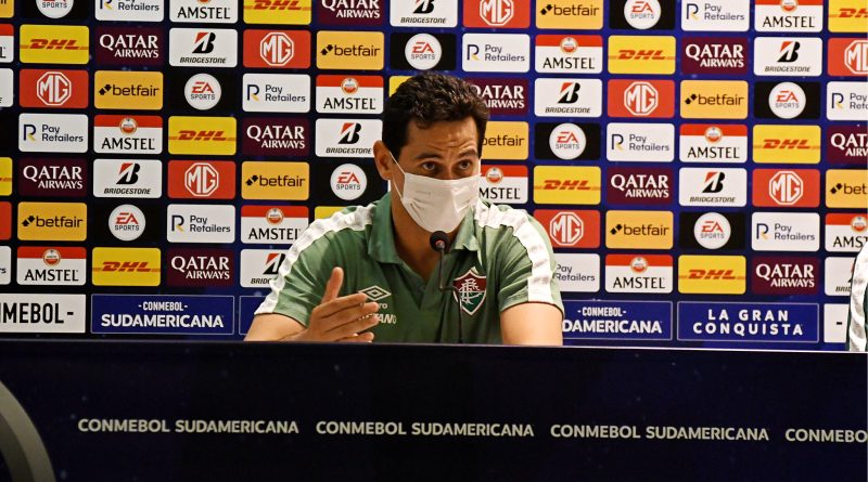 Pauoo Henrique Ganso concedendo entrevista após o jogo contra o Junior
