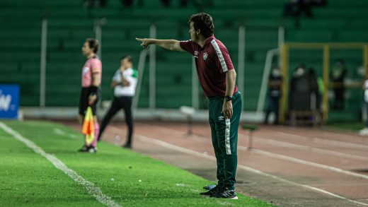 Fernando Diniz comandando Fluminense contra Oriente Petrolero-BOL