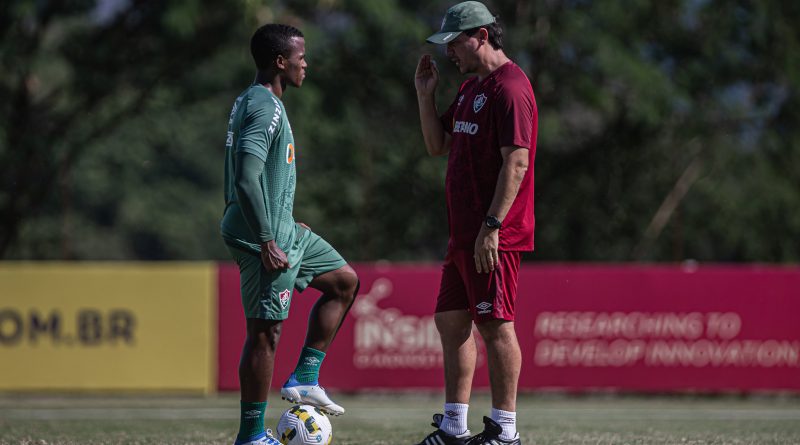 Jhon Arias deve voltar a ser titular pelo Fluminense contra o Atlético-MG pelo Brasileirão