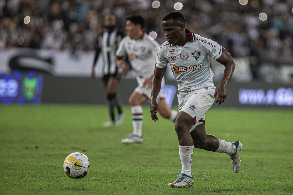 Jhon Arias comandou vitória Tricolor sobre o Botafogo no Brasileirão 2022