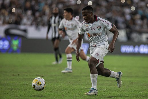 Jhon Arias comandou vitória Tricolor sobre o Botafogo no Brasileirão 2022