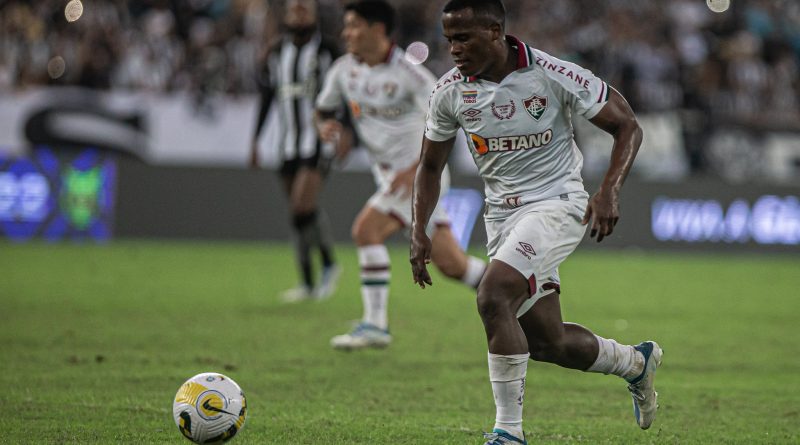 Jhon Arias comandou vitória Tricolor sobre o Botafogo no Brasileirão 2022