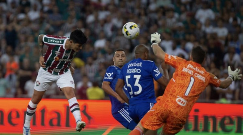 Cano marcou na partida de ida entre Fluminense e Cruzeiro pela Copa do Brasil