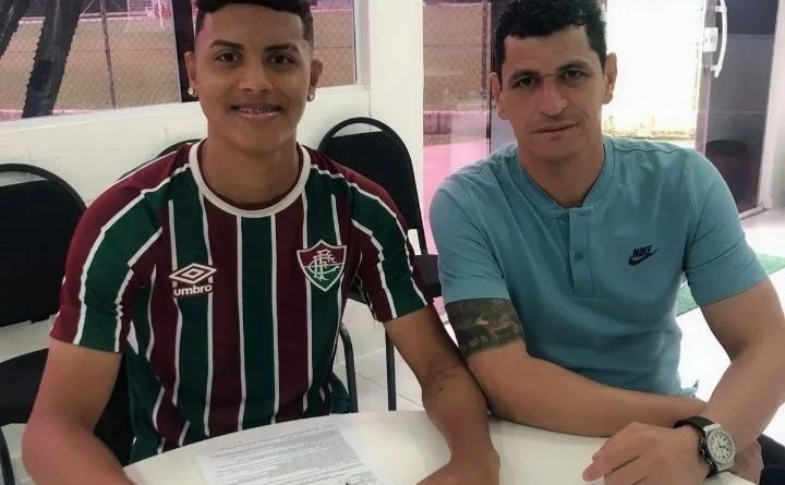 Ruan assina contrato com o Fluminense