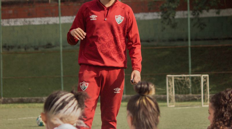 Douglas Matsumoto na peneira realizada pelo Fluminense para o futebol feminino