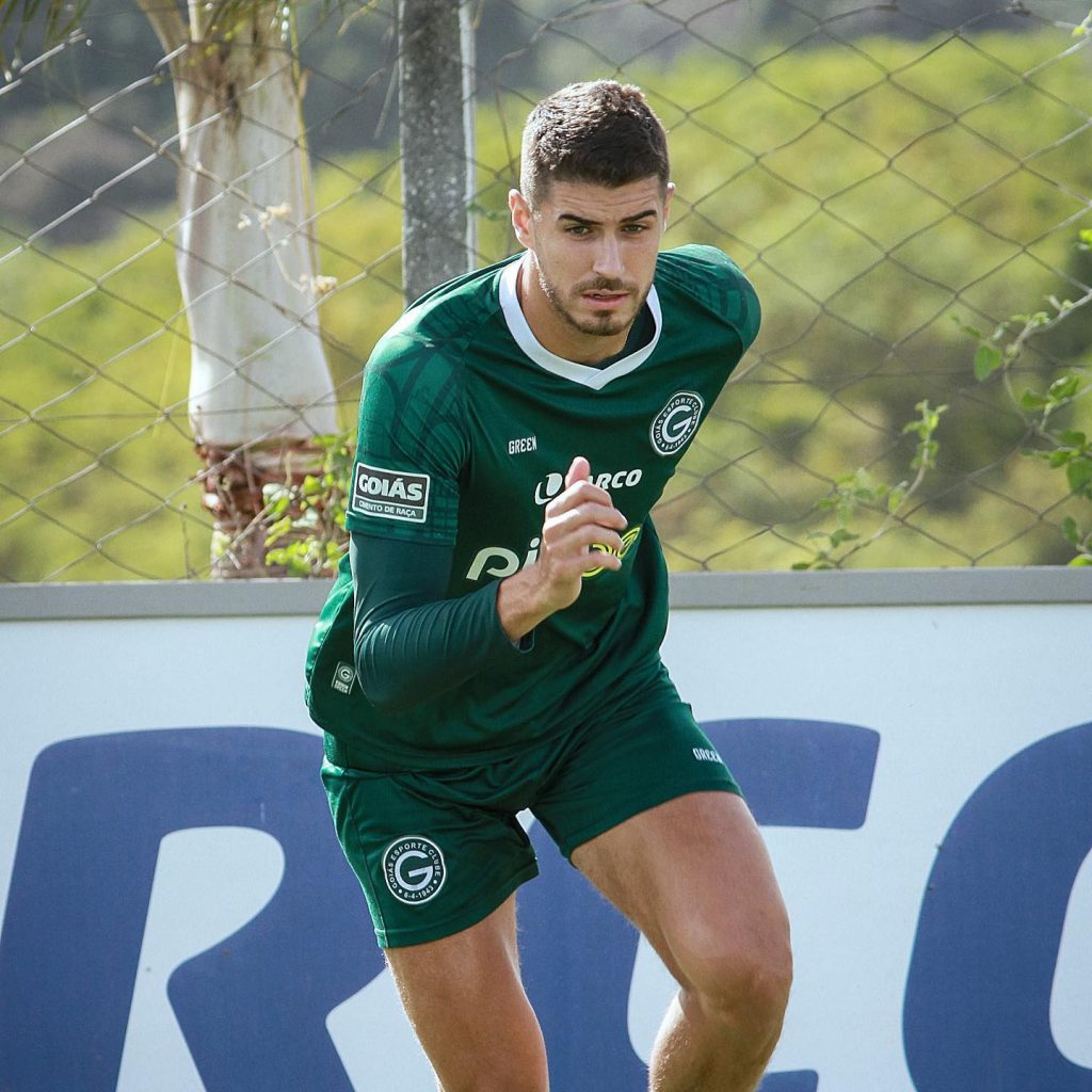 Pedro Raúl treinando pelo Goiás