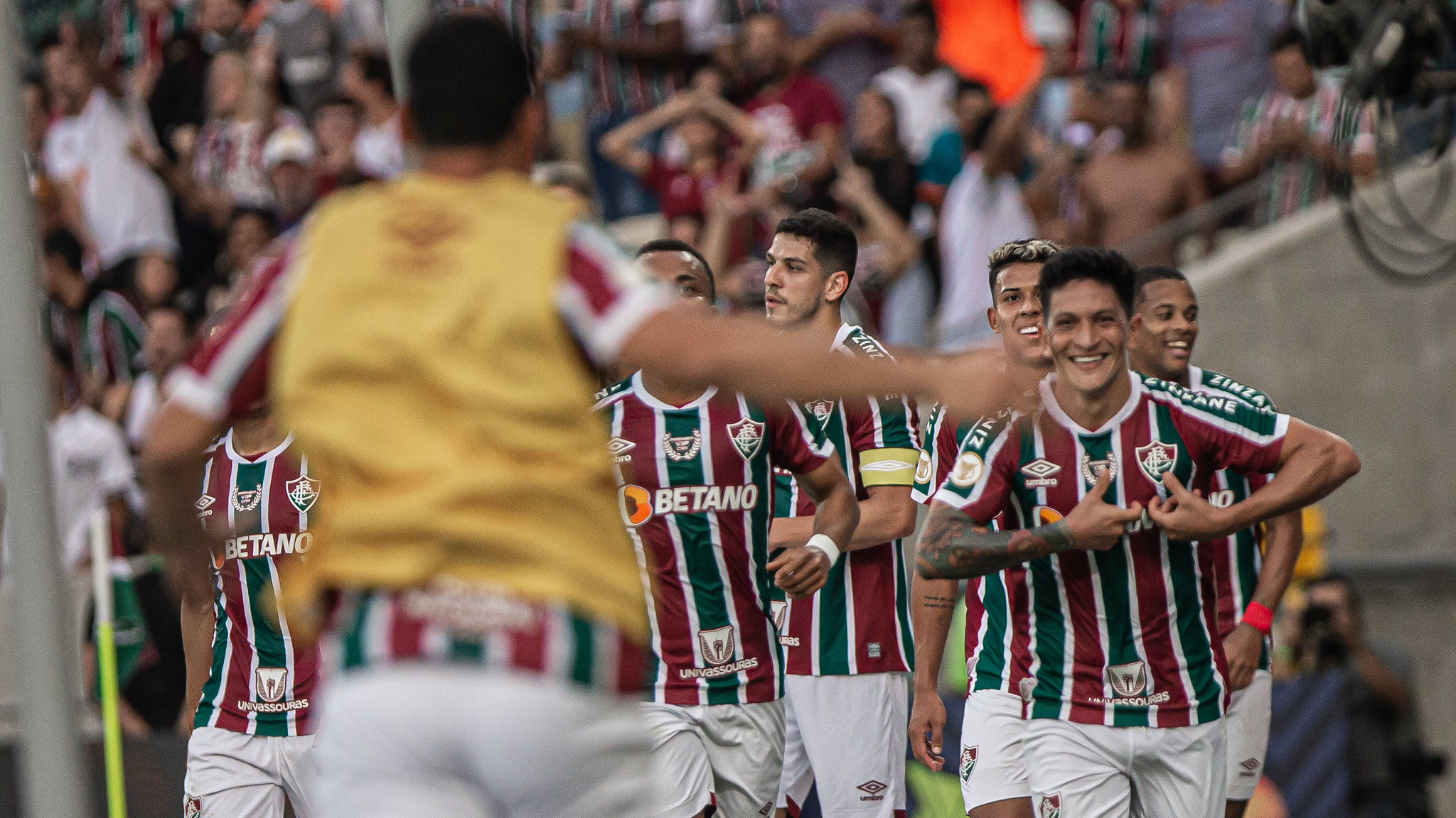 Cano repetindo o gesto de Fred, segundo maior artilheiro da história do Fluminense