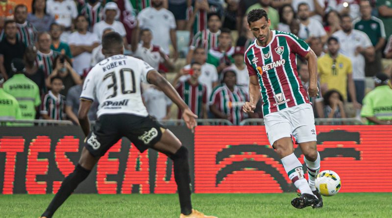 Fred em campo na vitória do Fluminense sobre o Corinthians