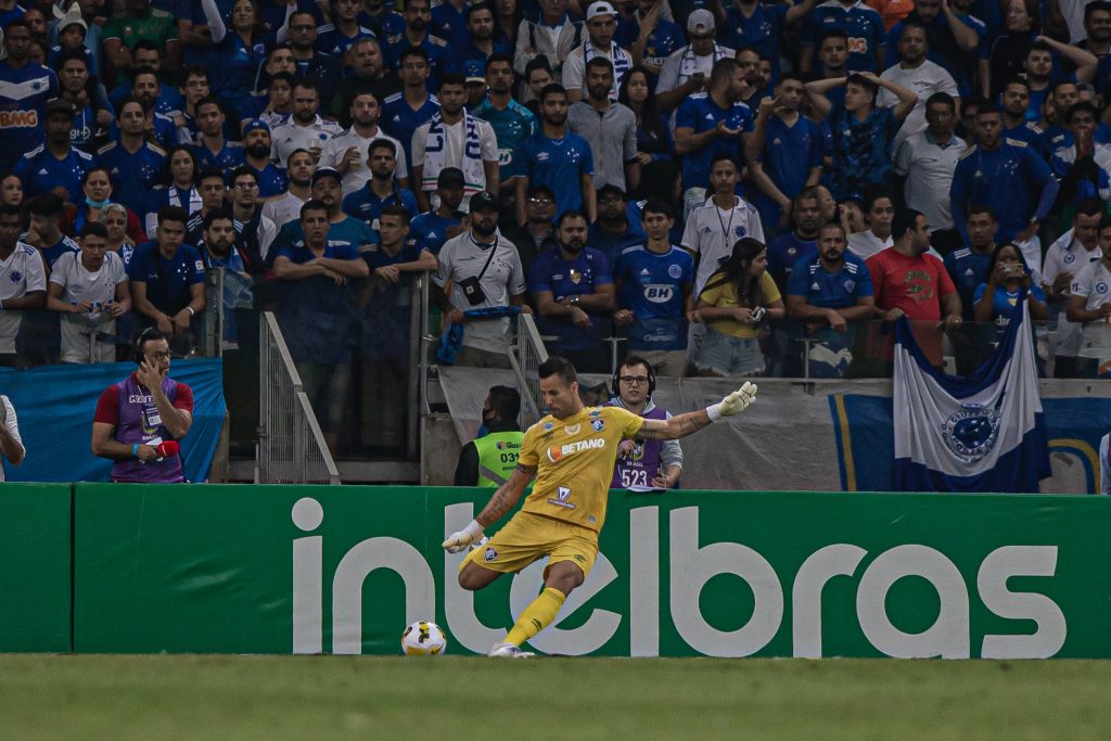 Fabio em campo contra o Cruzeiro