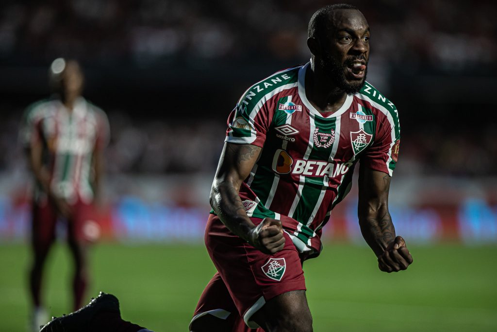 Manoel comemorando um dos seis gols da temporada pelo Fluminense