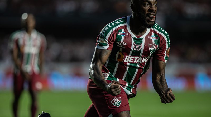 Manoel comemorando um dos seis gols da temporada pelo Fluminense
