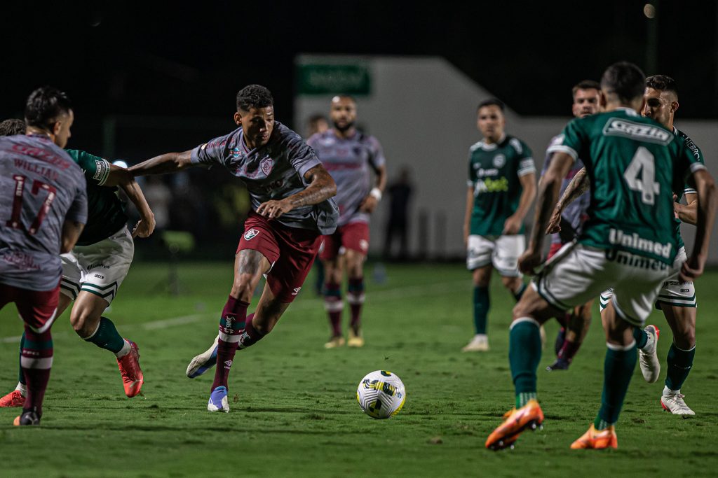 Marrony em campo pelo Fluminense contra o Goiás