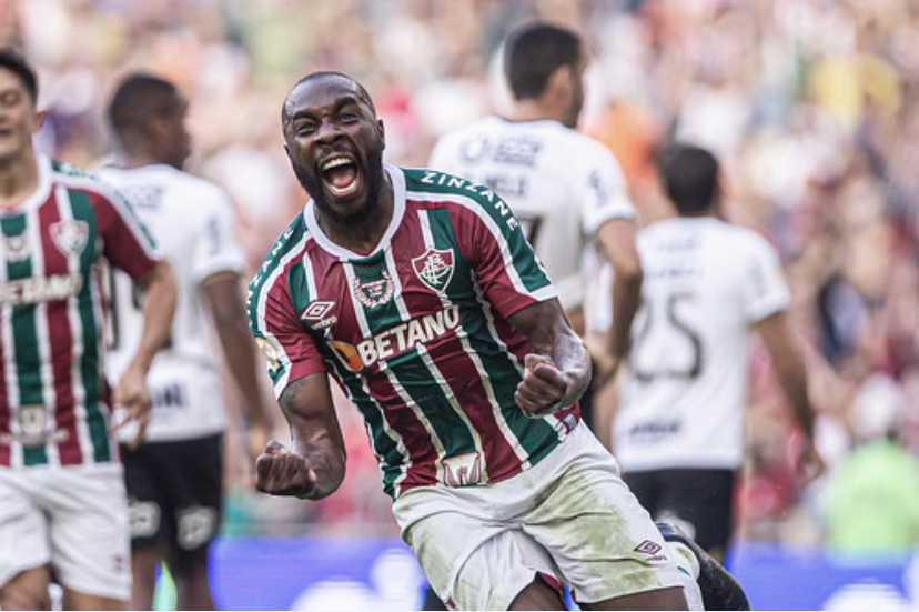 Manoel comemorando o gol contra o Corinthians