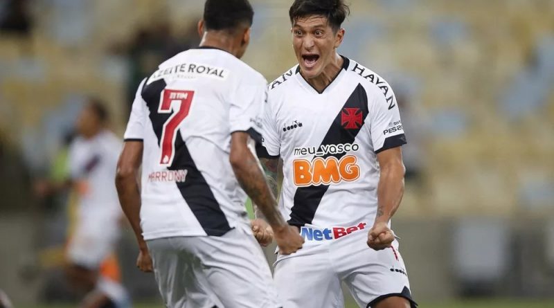 Marrony e Germán Cano com a camisa do Vasco