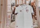 Camisa de 120 anos do Fluminense no Salão Nobre de Laranjeiras