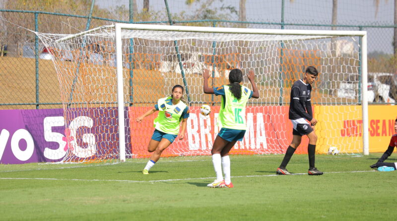 Sandy, do Fluminense, marca seu primeiro gol pela Seleção Feminina Sub-17