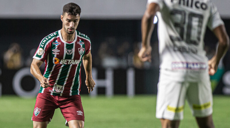 Martinelli em campo no empate entre Fluminense e Santos