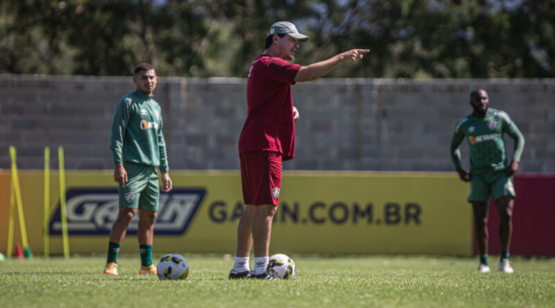 Fernando Diniz comando os treinos para os jogos do Fluminense contra Fortaleza e Coritiba