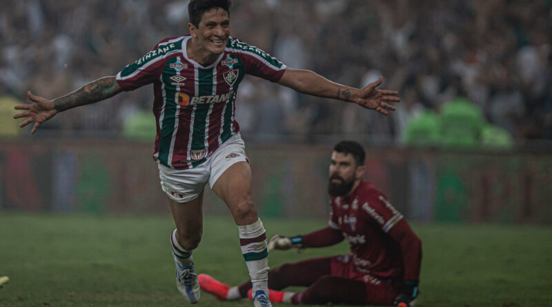 Cano comemorando o gol da classificação do Fluminense sobre o Fortaleza na Copa do Brasil