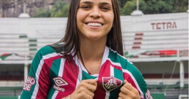 Fluminense anuncia retorno de Letícia, maior artilheira da história do clube