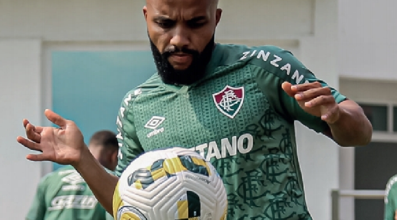 Samuel Xavier treinando para o confronto contra o Santos