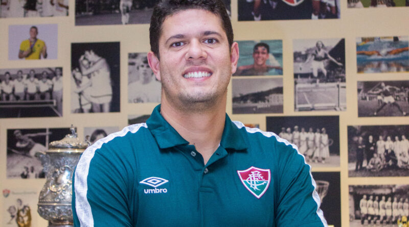 Hoffmann Tulio é anunciado como novo treinador do time feminino do Fluminense