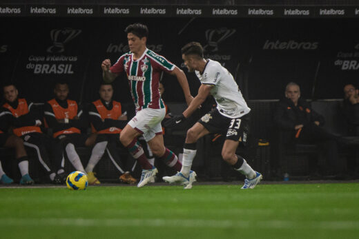 Corinthians marcou forte o Fluminense e Germán Cano praticamente não teve espaço