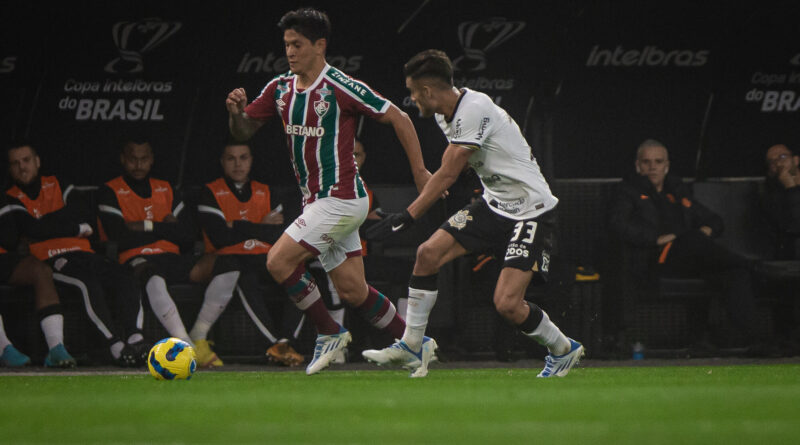 Corinthians marcou forte o Fluminense e Germán Cano praticamente não teve espaço
