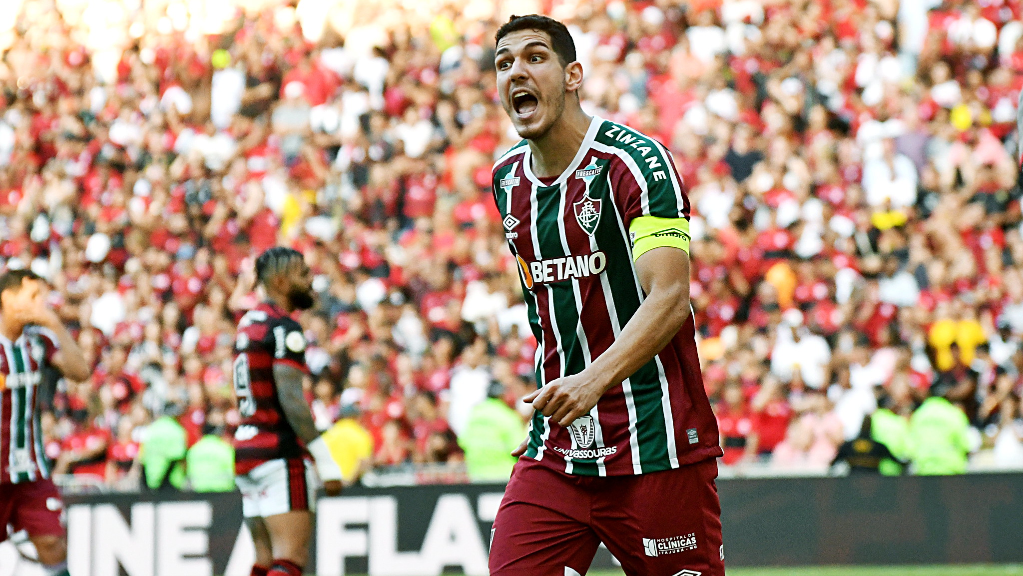 ApÃ³s expulsÃµes de David Braz e Manoel, Fluminense tem sÃ³ um zagueiro para a  partida contra o Juventude