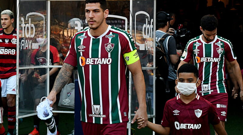 Jogador com mais jogos pelo Fluminense, Nino herdou a braçadeira de capitão de Fred