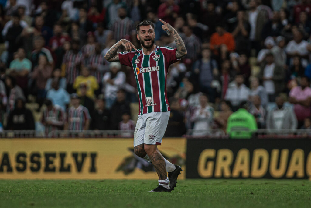 Nathan comemorando o único gol de falta do Fluminense em 2022