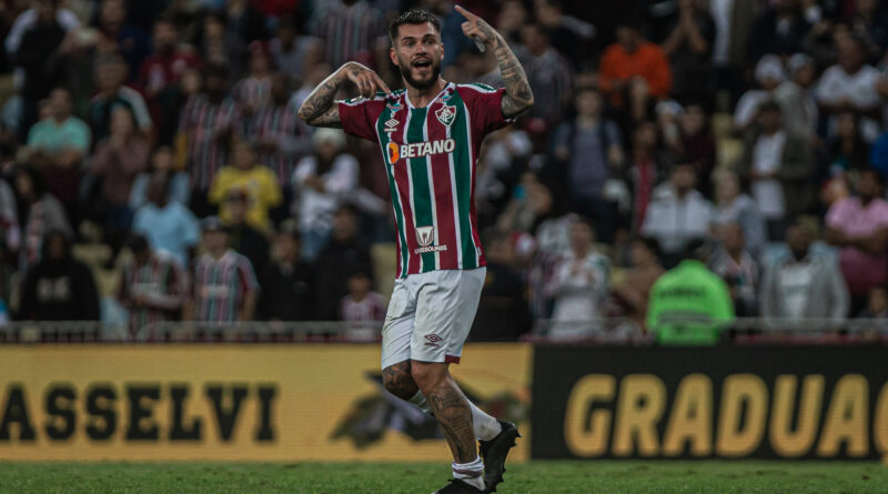 Nathan comemorando o único gol de falta do Fluminense em 2022