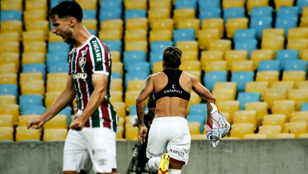 Matheus Martins comemorando o segundo gol do Fluminense sobre o Botafogo