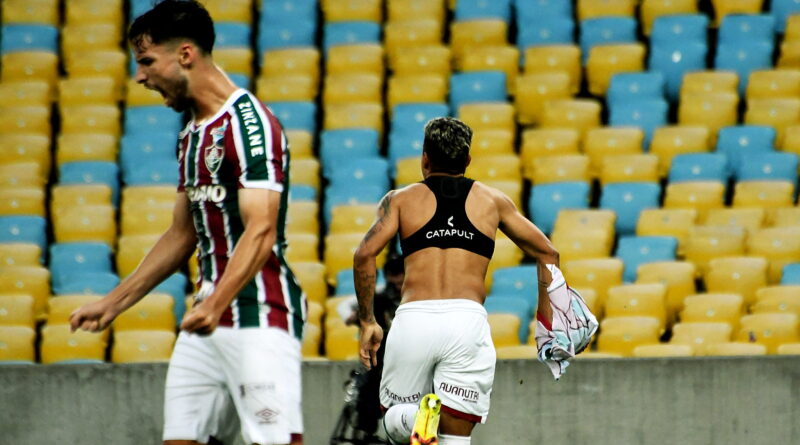 Matheus Martins comemorando o segundo gol do Fluminense sobre o Botafogo