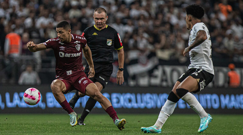 André em campo na vitória do Fluminense sobre o Corinthians