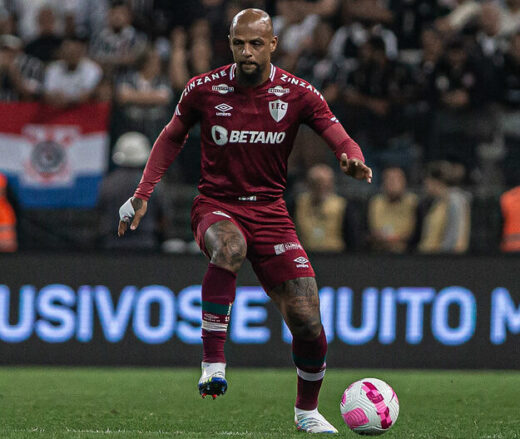 Felipe Melo em campo contra o Corinthians, volante está suspenso