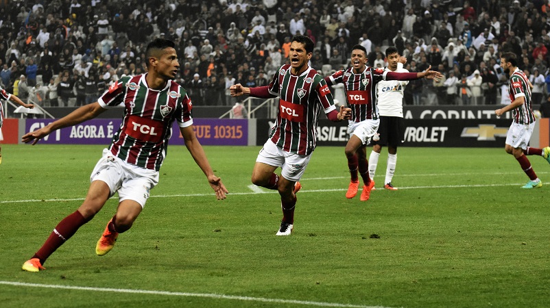 Cícero comemorando o gol da primeira vitória do Fluminense sobre o Corinthians na NeoQuímica Arena, tricolor só venceu em dois jogos pelo Brasileirão