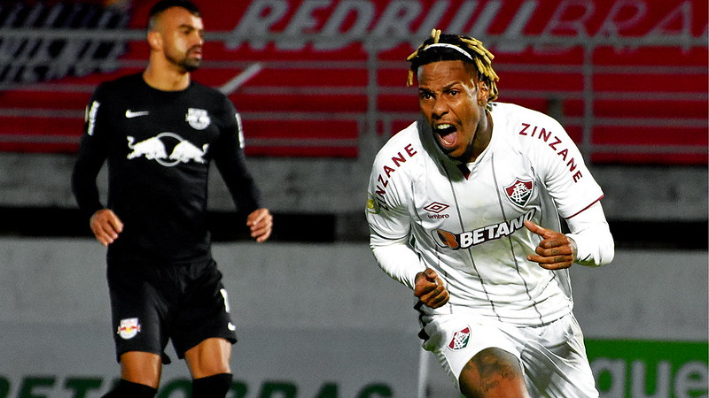 Abel Hernandez comemorando o segundo gol do Fluminense sobre o RB Bragantino pelo Brasileirão 2021