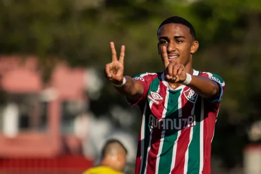 Kayky Almeida comemorando gol contra o Flamengo no Brasileirão Sub-17